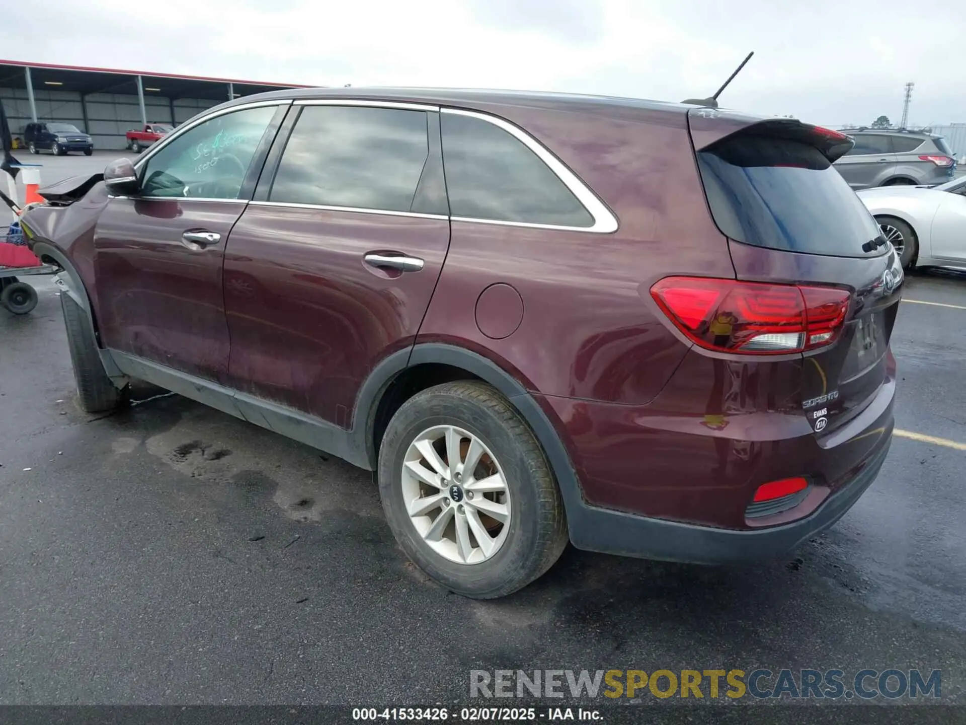 3 Photograph of a damaged car 5XYPG4A53KG481998 KIA SORENTO 2019
