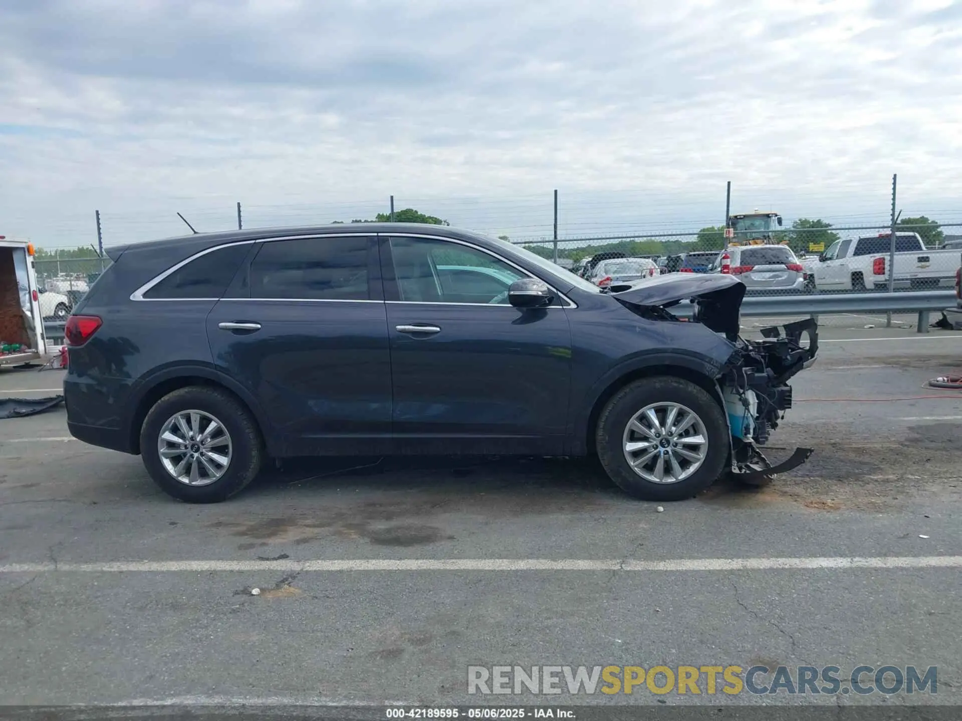 13 Photograph of a damaged car 5XYPG4A53KG482147 KIA SORENTO 2019