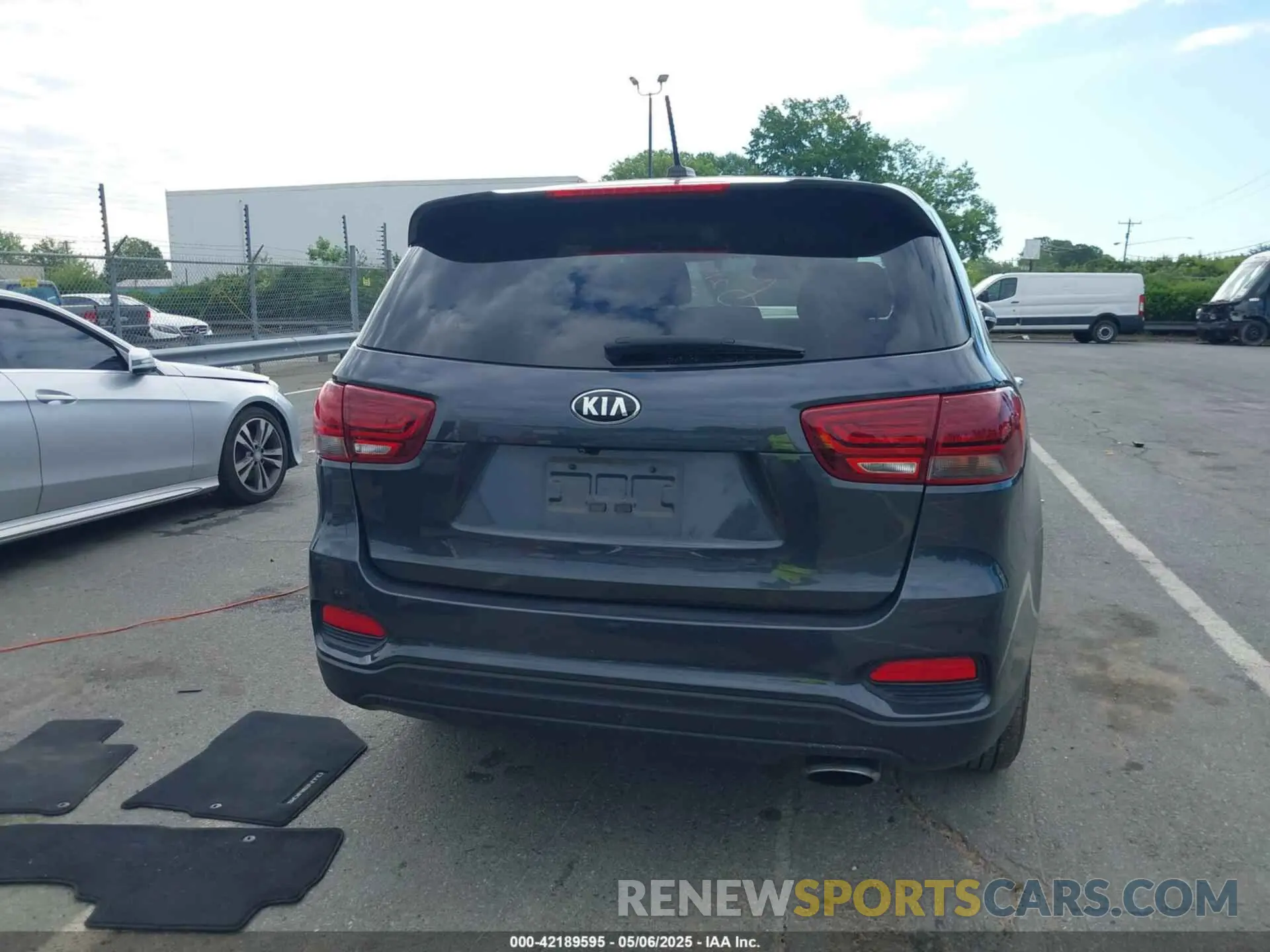 16 Photograph of a damaged car 5XYPG4A53KG482147 KIA SORENTO 2019