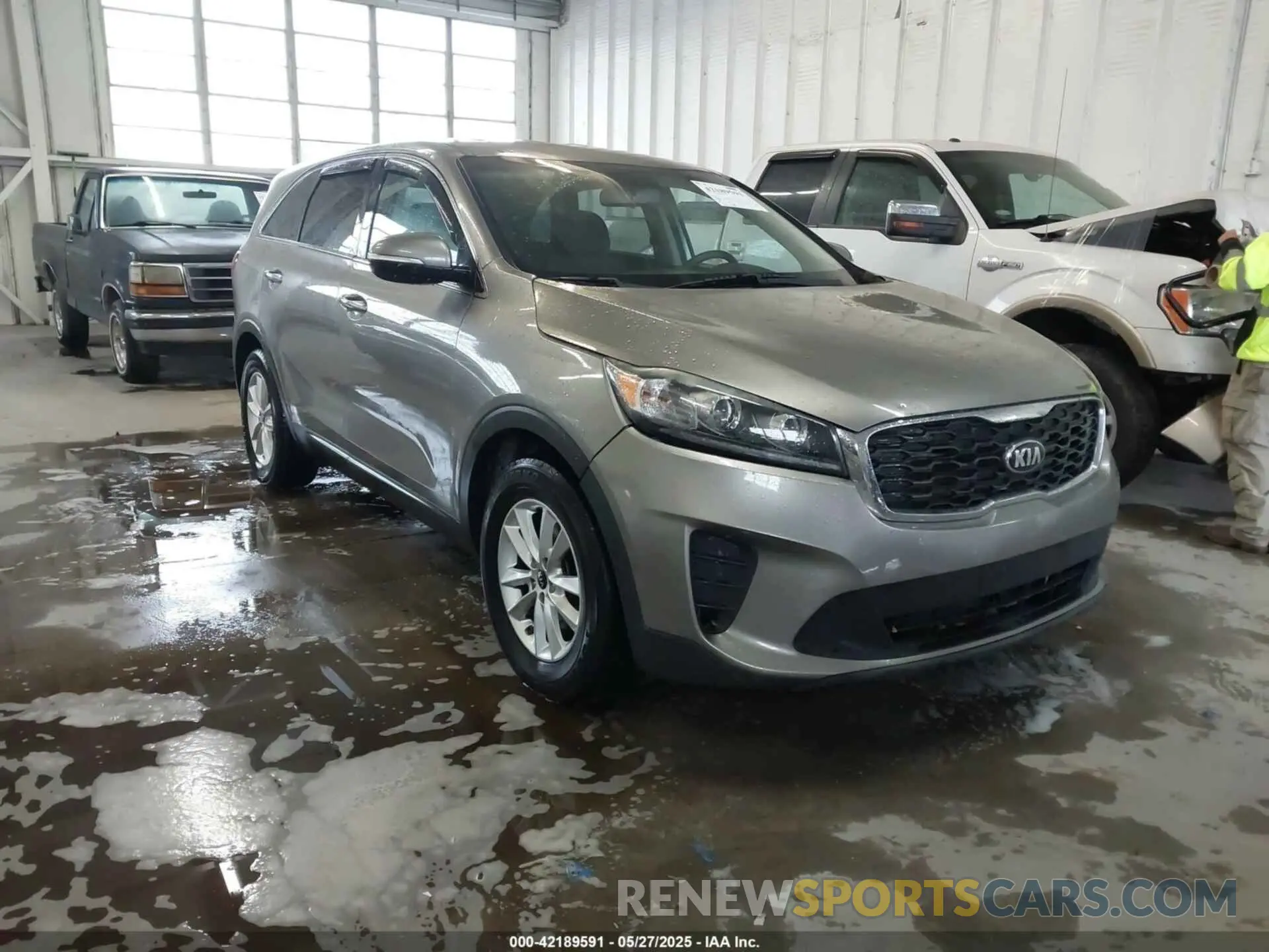 1 Photograph of a damaged car 5XYPG4A53KG485016 KIA SORENTO 2019
