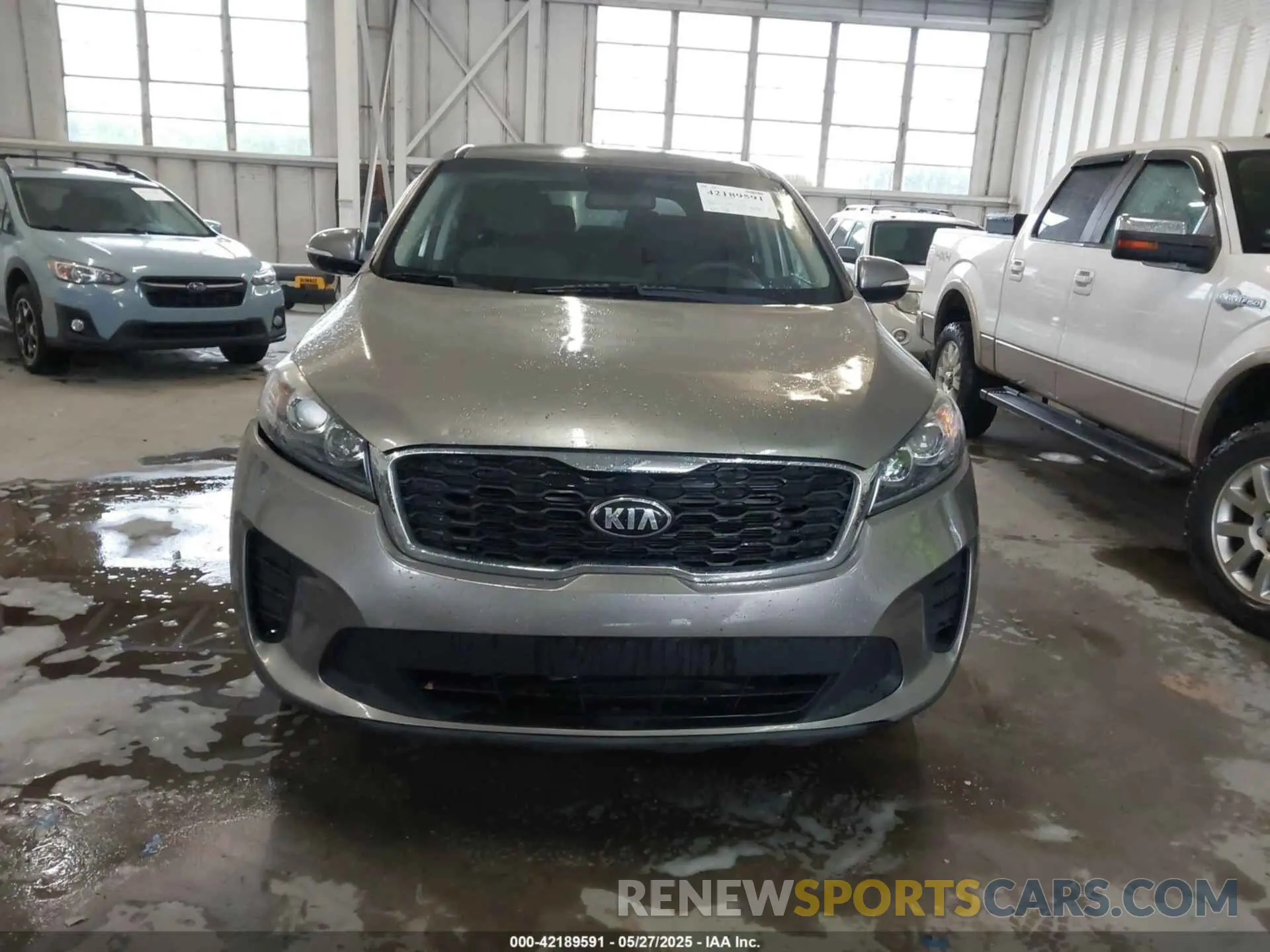 12 Photograph of a damaged car 5XYPG4A53KG485016 KIA SORENTO 2019
