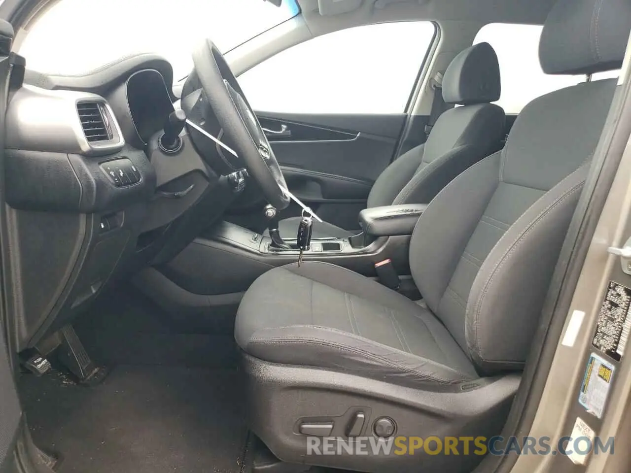 7 Photograph of a damaged car 5XYPG4A53KG491429 KIA SORENTO 2019
