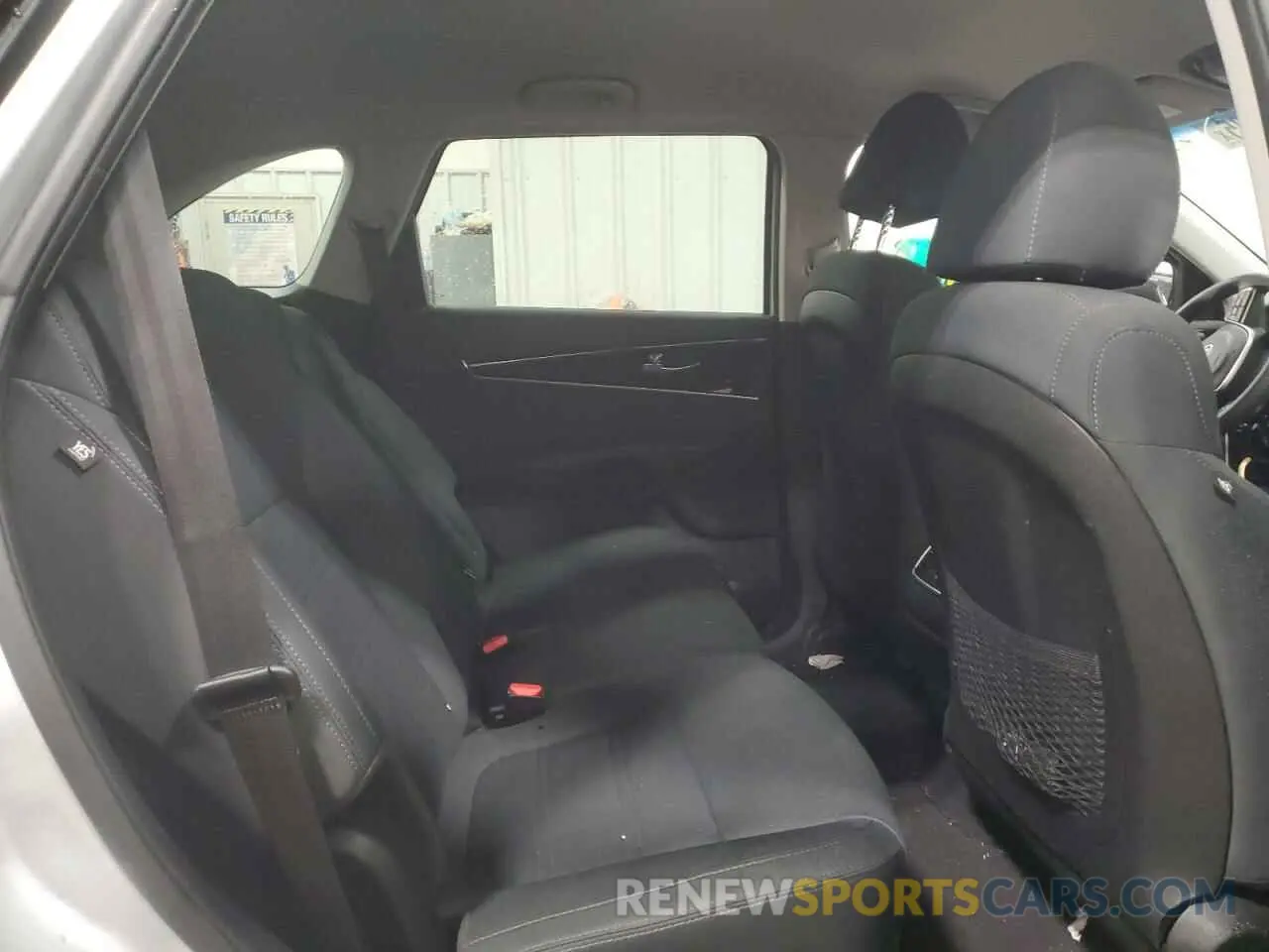 10 Photograph of a damaged car 5XYPG4A53KG493911 KIA SORENTO 2019