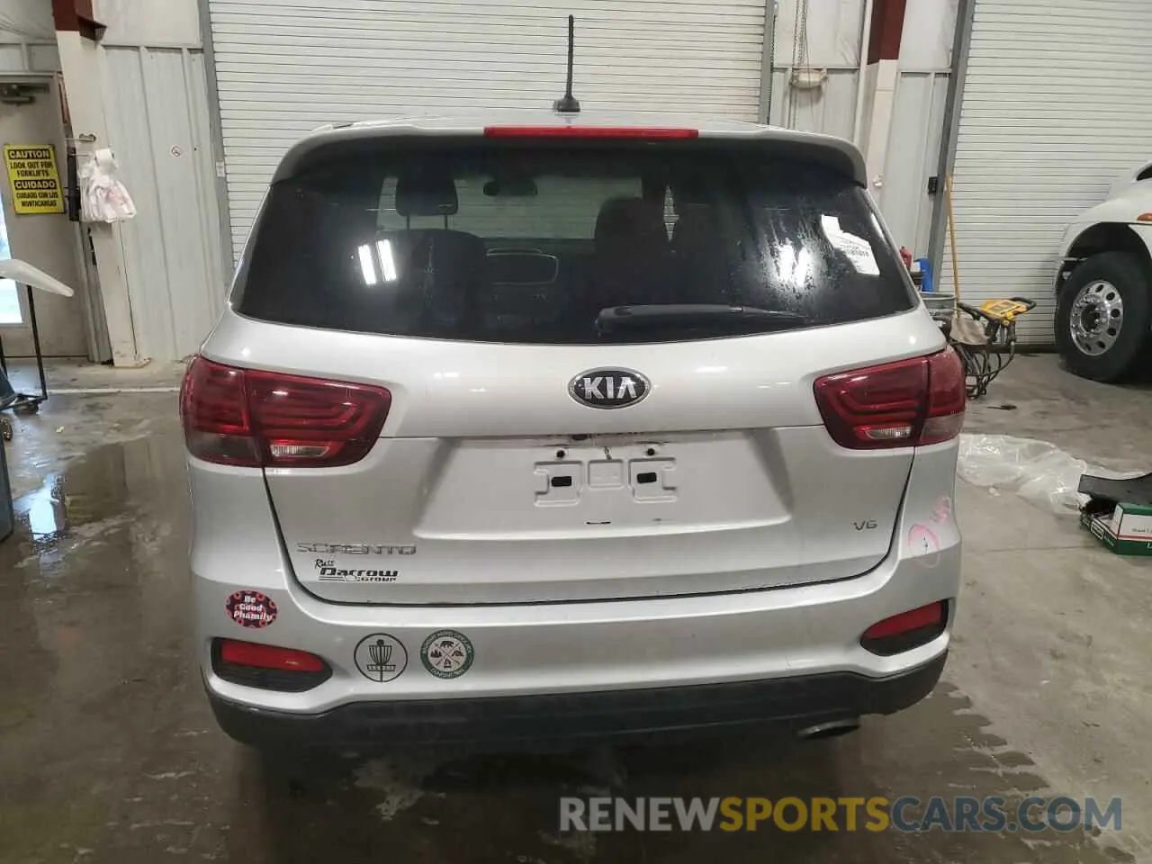 6 Photograph of a damaged car 5XYPG4A53KG493911 KIA SORENTO 2019