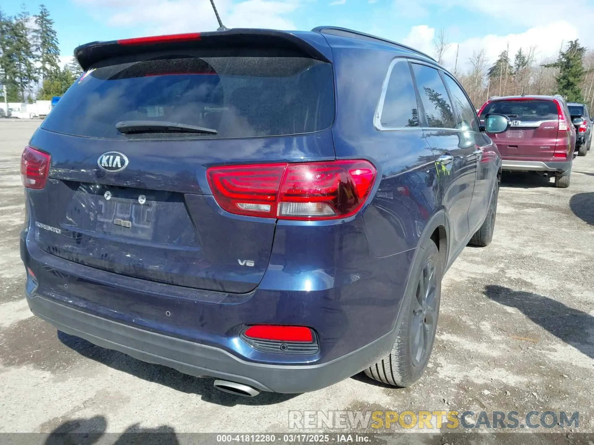 4 Photograph of a damaged car 5XYPG4A53KG594866 KIA SORENTO 2019