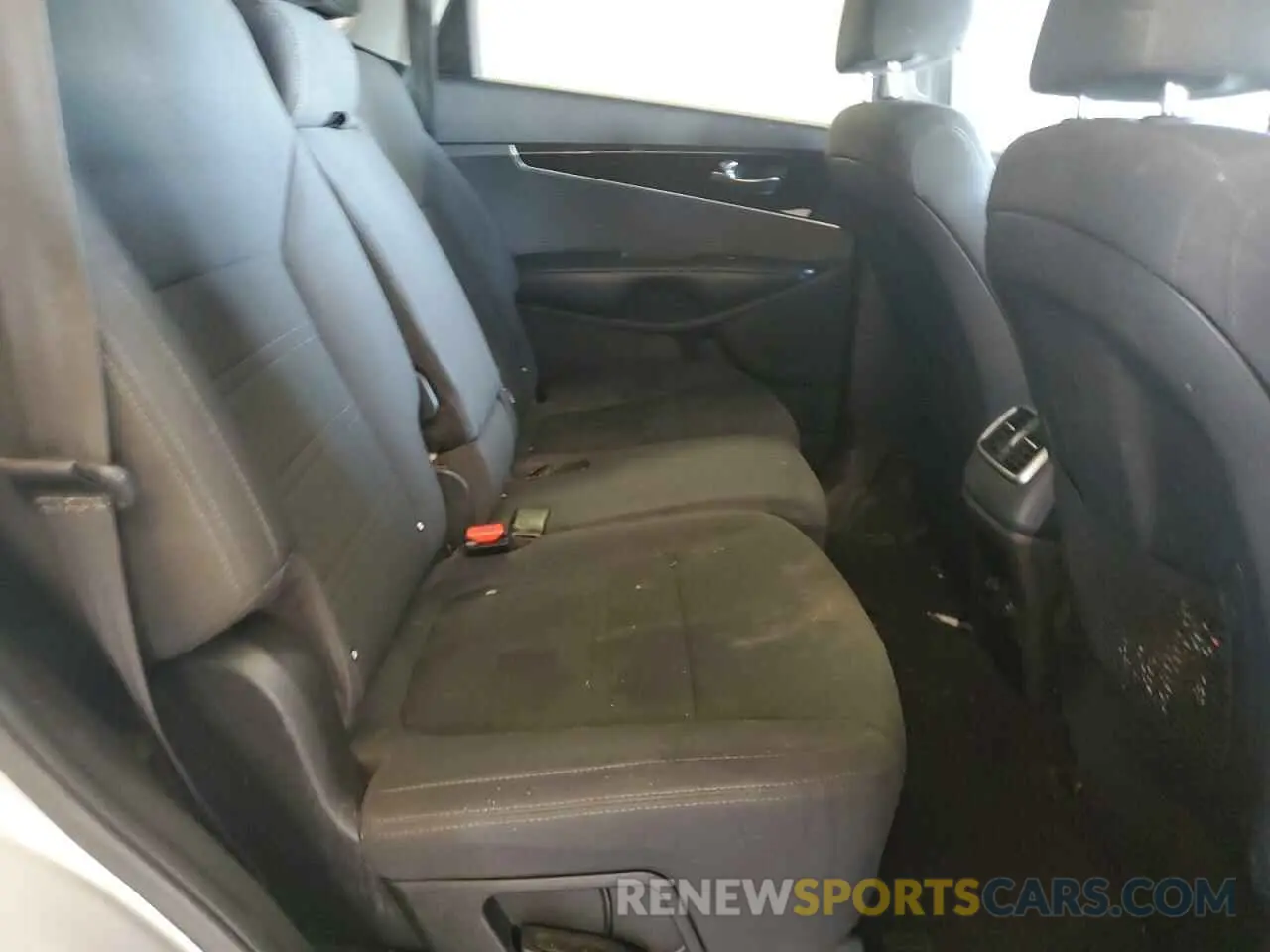 12 Photograph of a damaged car 5XYPG4A54KG480732 KIA SORENTO 2019