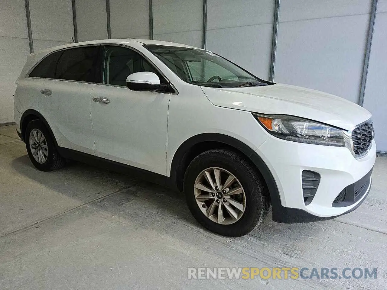 4 Photograph of a damaged car 5XYPG4A54KG482528 KIA SORENTO 2019