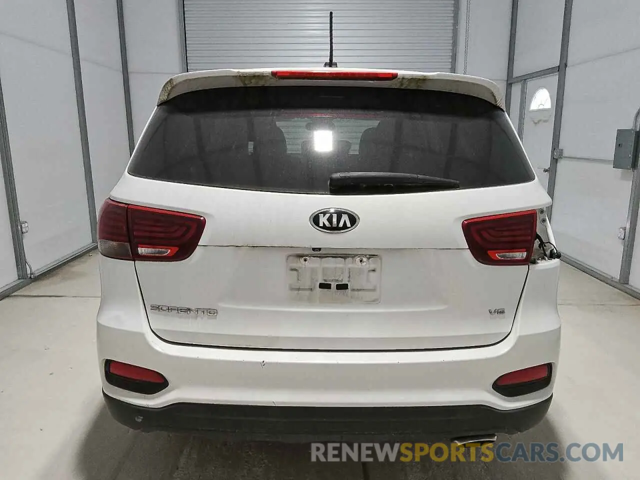 6 Photograph of a damaged car 5XYPG4A54KG482528 KIA SORENTO 2019
