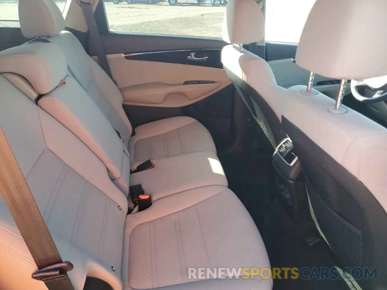 11 Photograph of a damaged car 5XYPG4A54KG492296 KIA SORENTO 2019