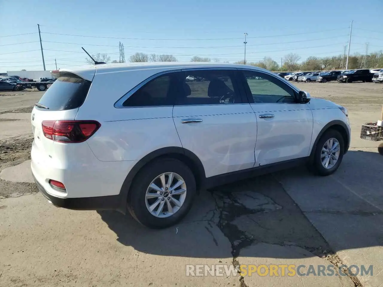 3 Photograph of a damaged car 5XYPG4A54KG492296 KIA SORENTO 2019