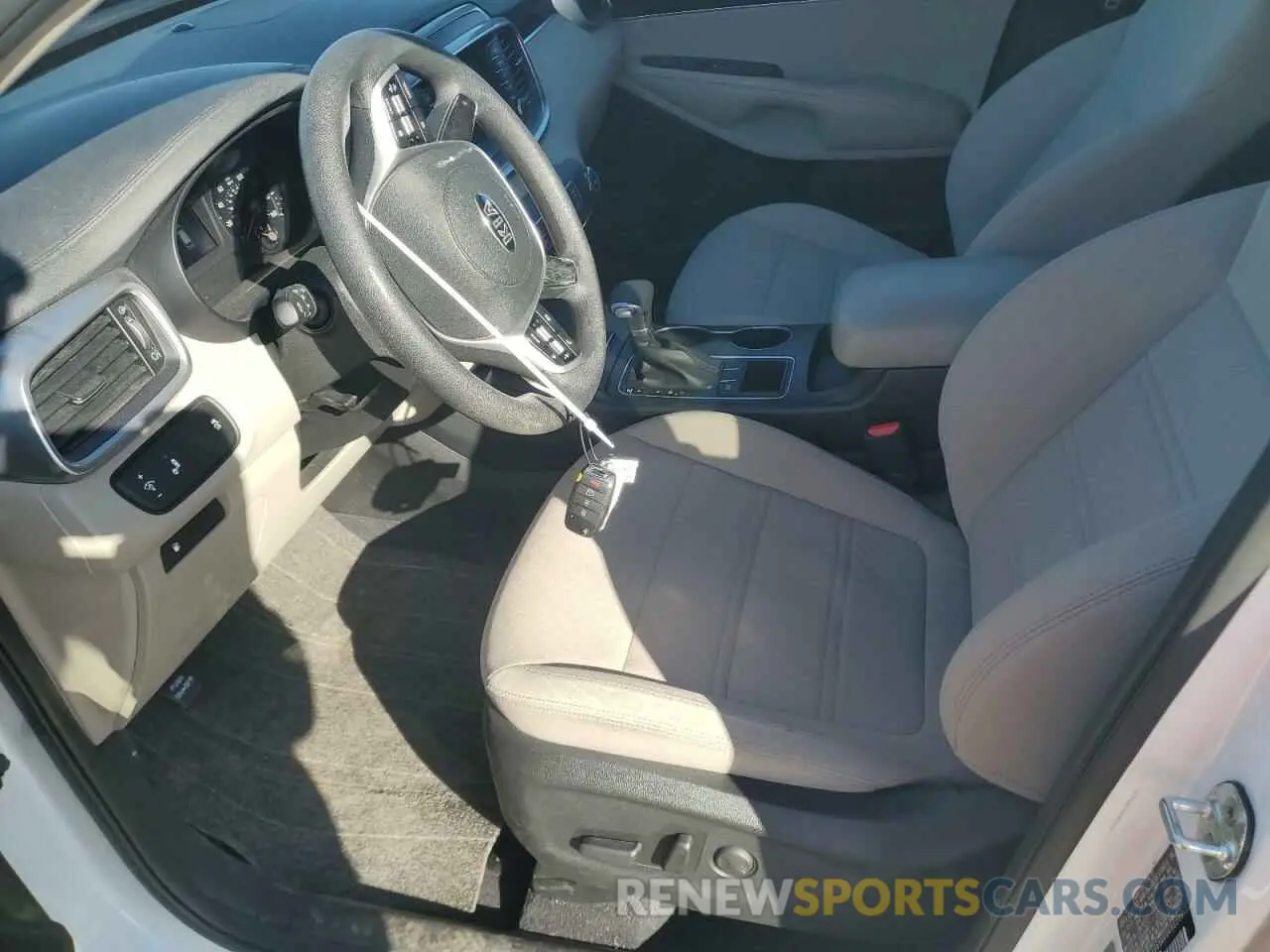 7 Photograph of a damaged car 5XYPG4A54KG492296 KIA SORENTO 2019