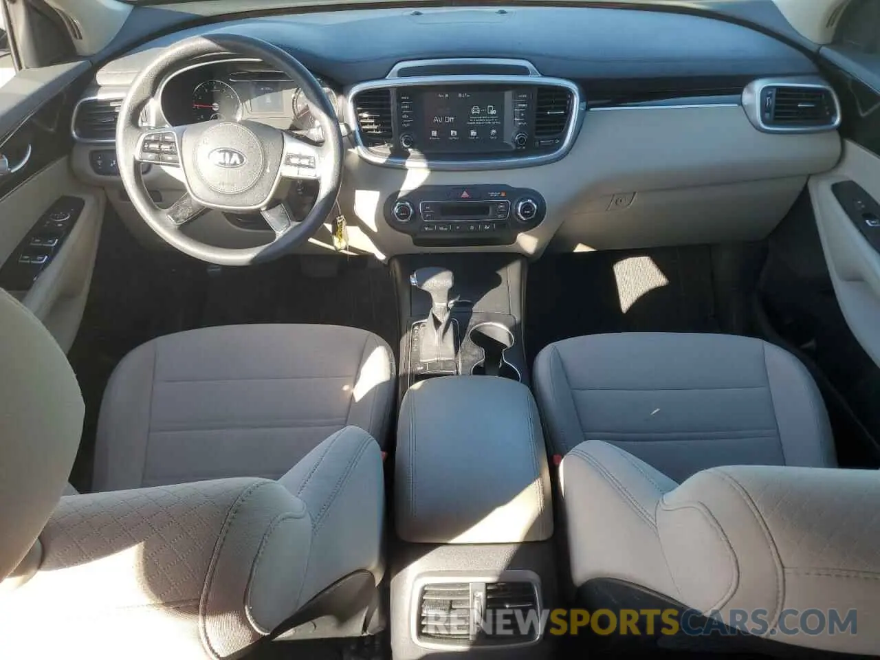 8 Photograph of a damaged car 5XYPG4A54KG492296 KIA SORENTO 2019