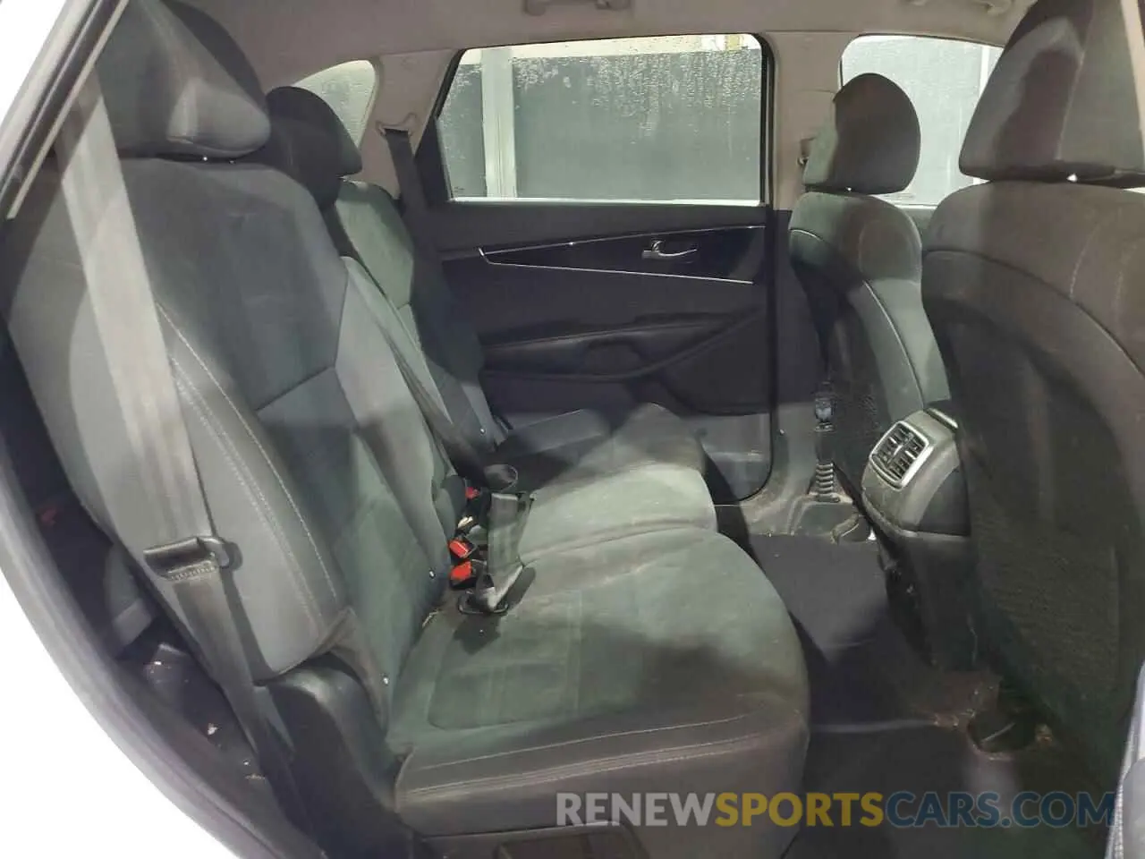 11 Photograph of a damaged car 5XYPG4A54KG509565 KIA SORENTO 2019