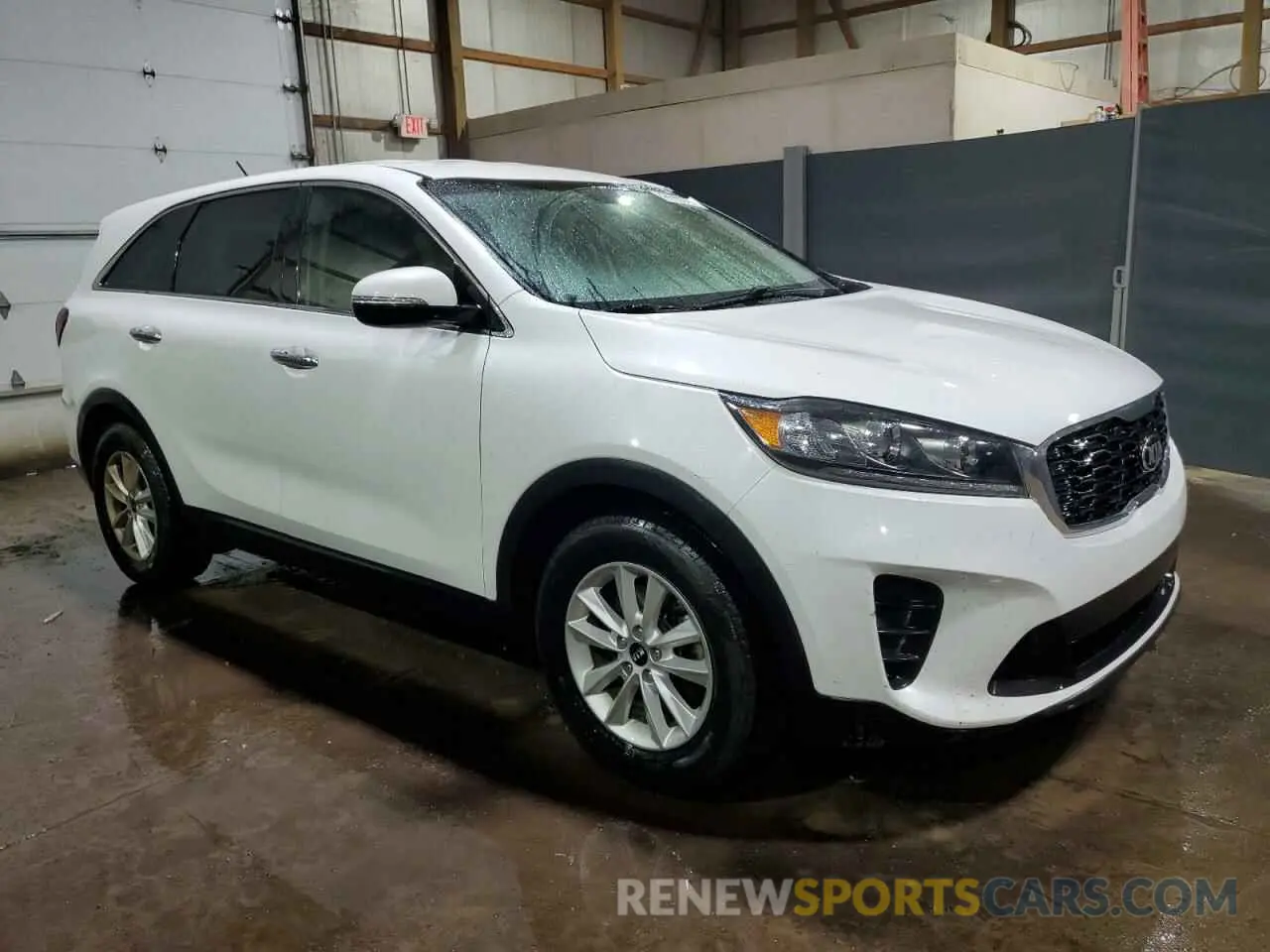 4 Photograph of a damaged car 5XYPG4A54KG509565 KIA SORENTO 2019
