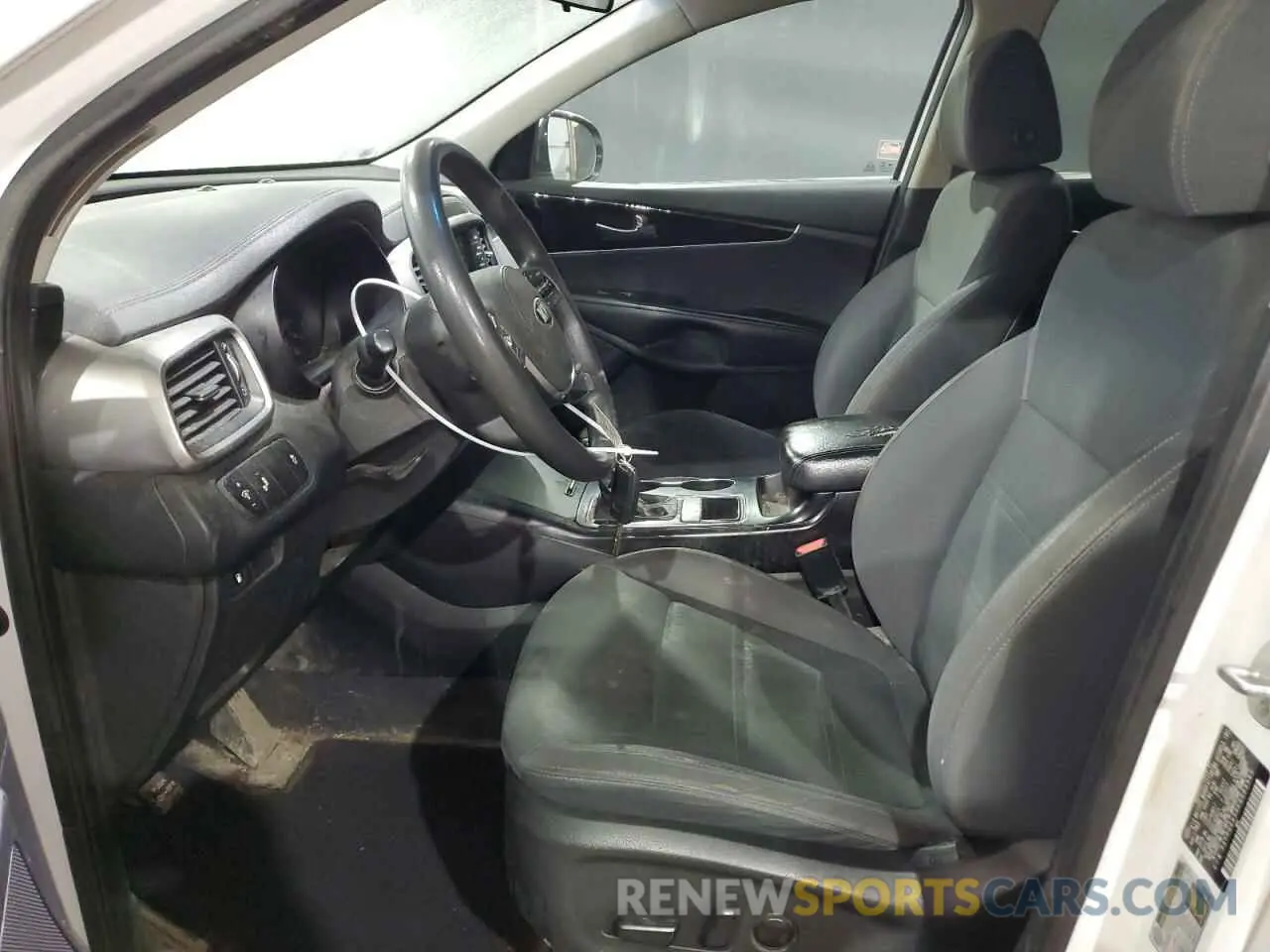 7 Photograph of a damaged car 5XYPG4A54KG509565 KIA SORENTO 2019