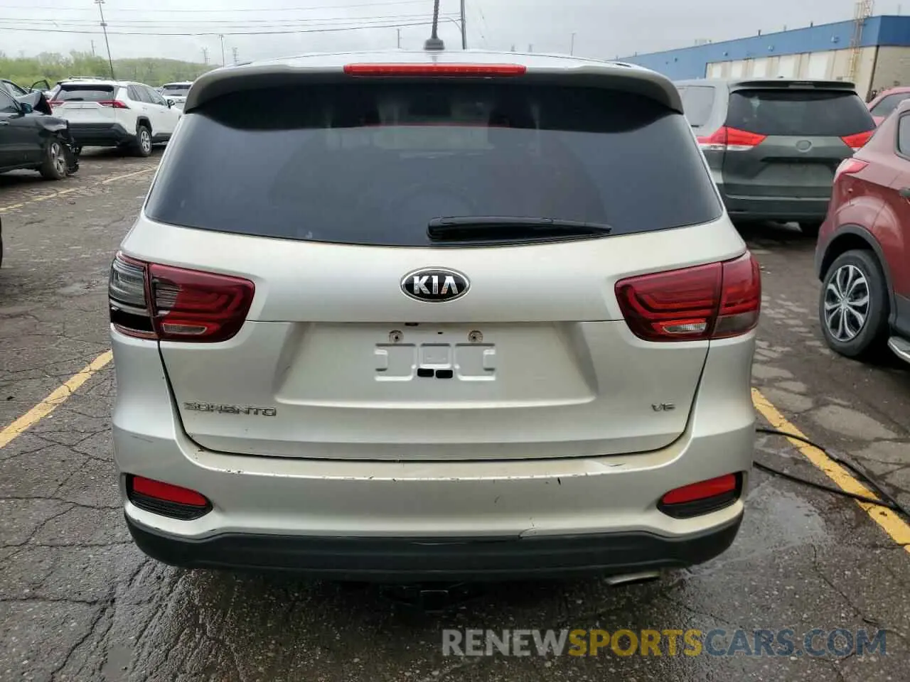 6 Photograph of a damaged car 5XYPG4A54KG570401 KIA SORENTO 2019