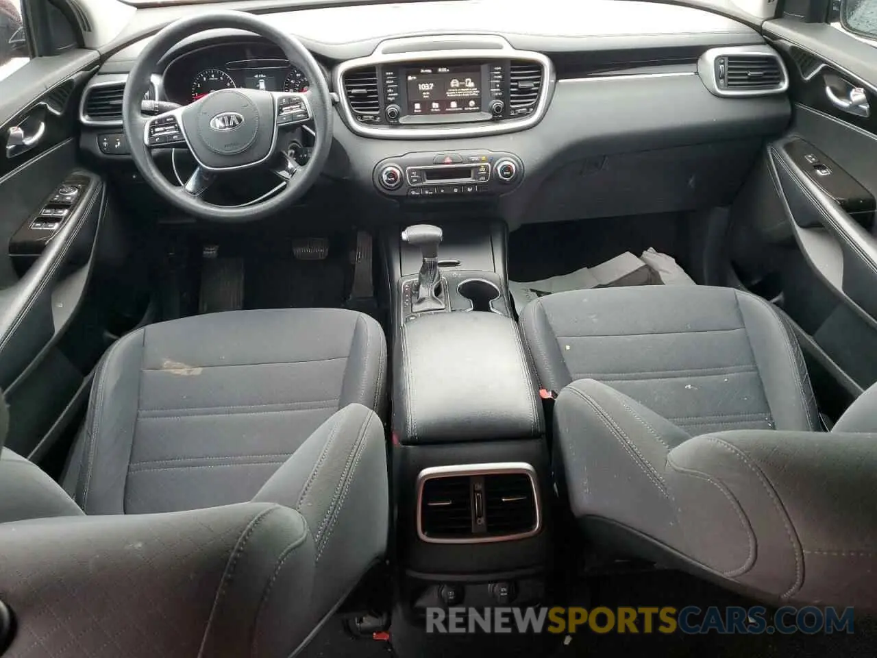 8 Photograph of a damaged car 5XYPG4A54KG576828 KIA SORENTO 2019