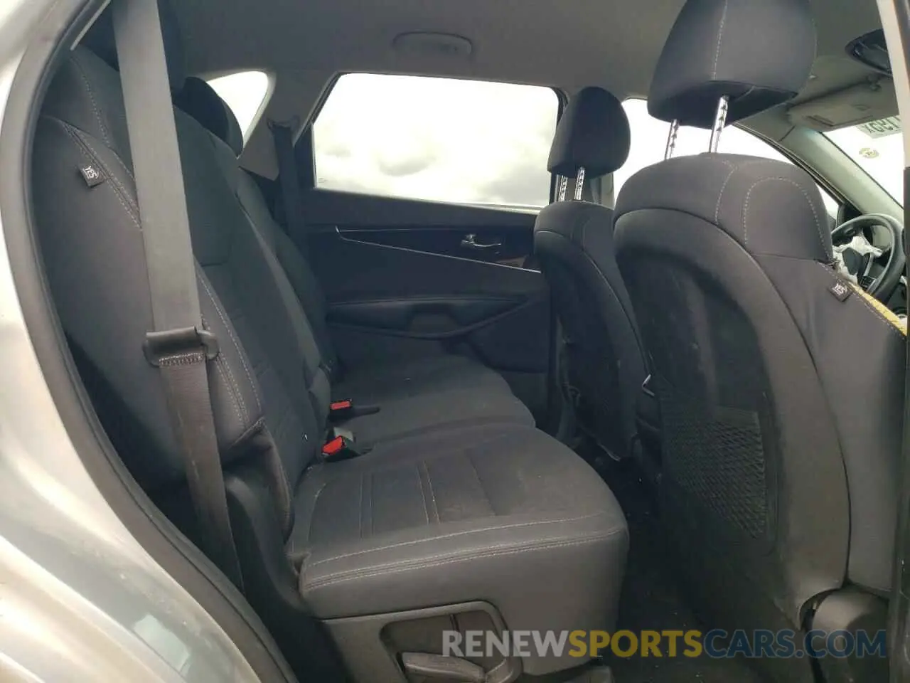 11 Photograph of a damaged car 5XYPG4A55KG490721 KIA SORENTO 2019
