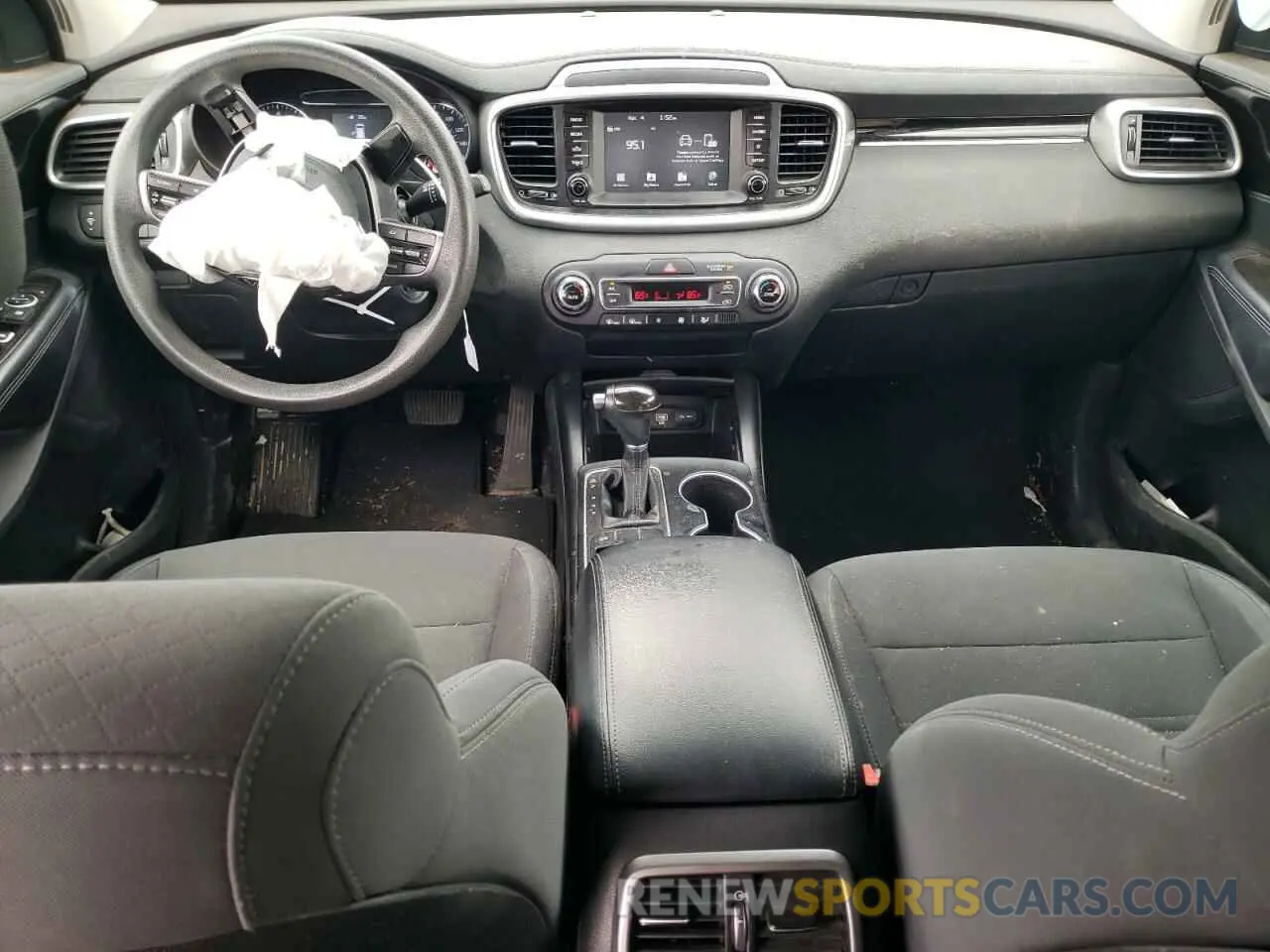 8 Photograph of a damaged car 5XYPG4A55KG490721 KIA SORENTO 2019