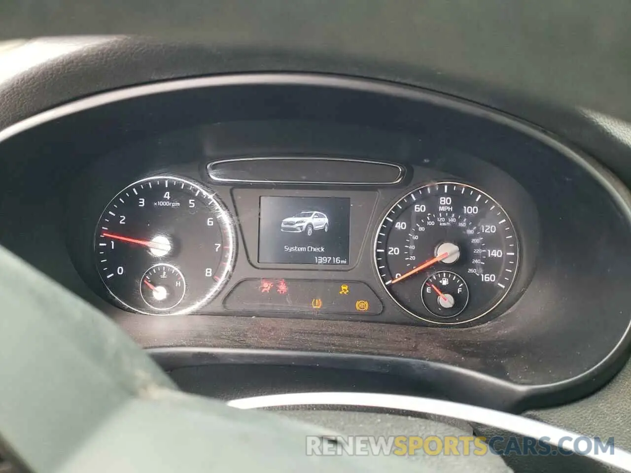 9 Photograph of a damaged car 5XYPG4A55KG490721 KIA SORENTO 2019