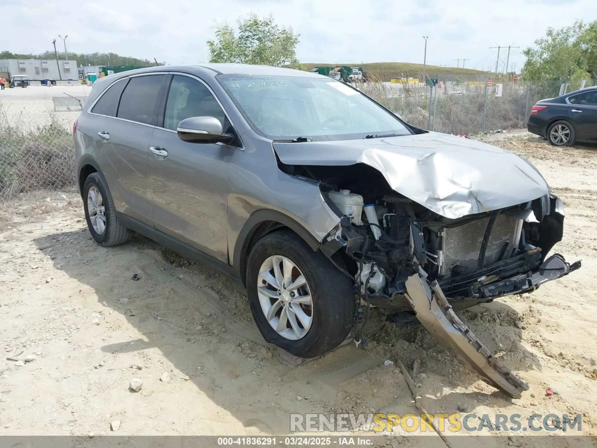 1 Photograph of a damaged car 5XYPG4A56KG467903 KIA SORENTO 2019