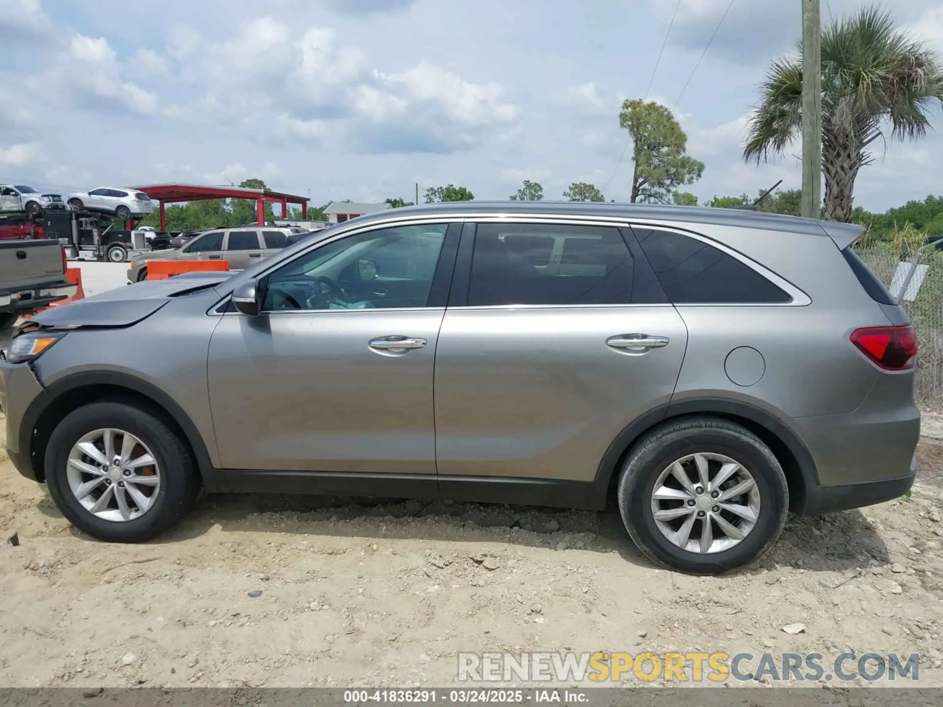 15 Photograph of a damaged car 5XYPG4A56KG467903 KIA SORENTO 2019