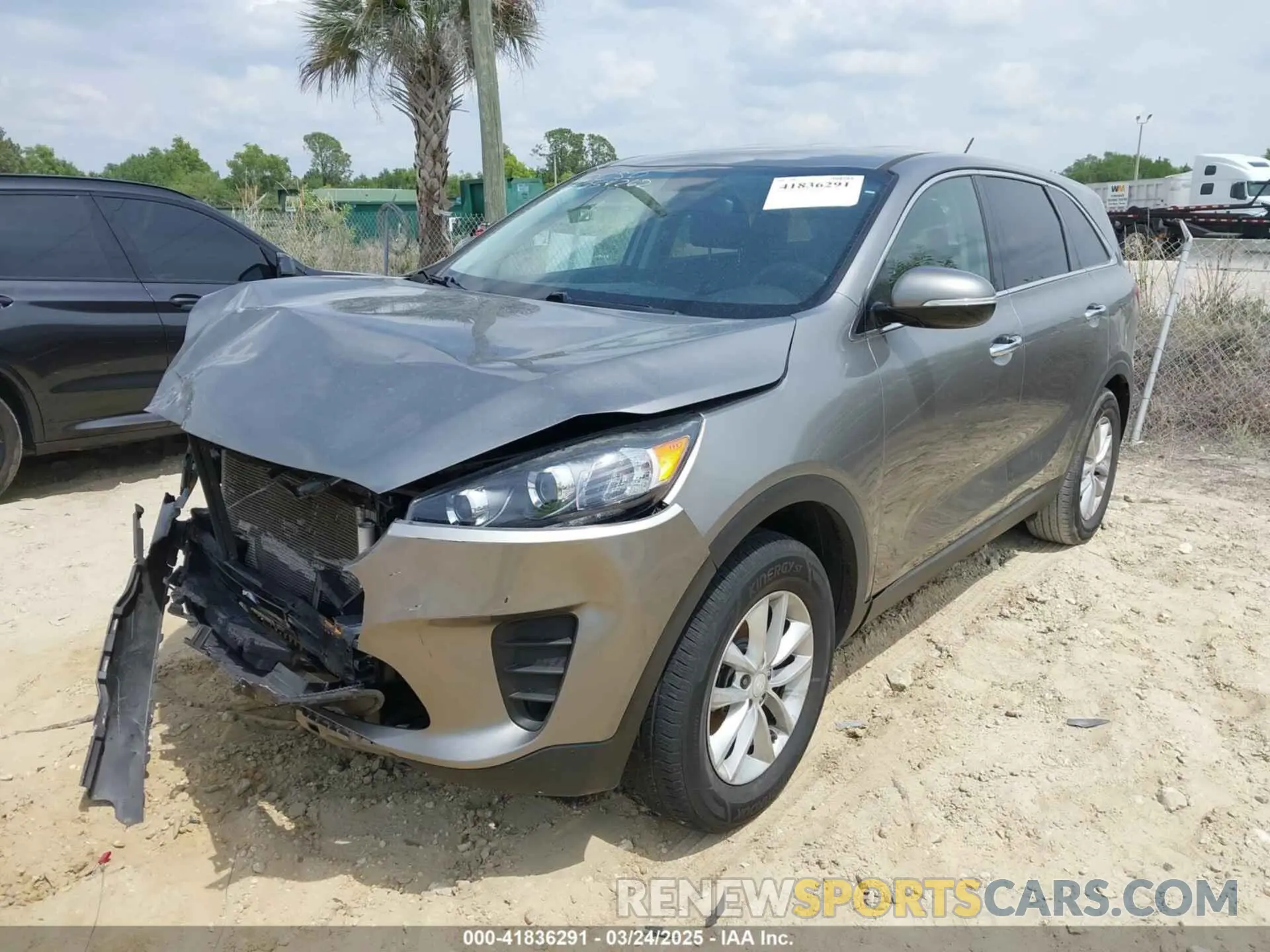 2 Photograph of a damaged car 5XYPG4A56KG467903 KIA SORENTO 2019
