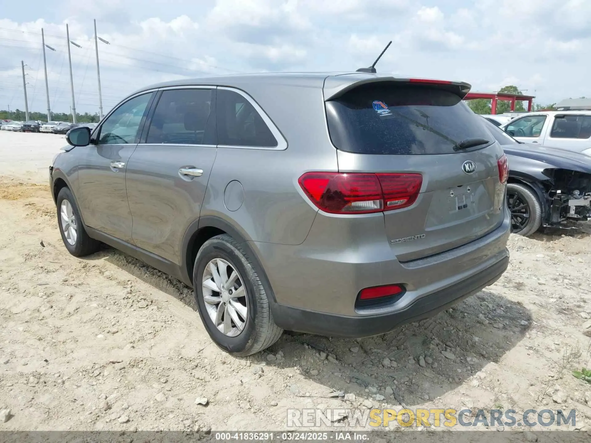 3 Photograph of a damaged car 5XYPG4A56KG467903 KIA SORENTO 2019