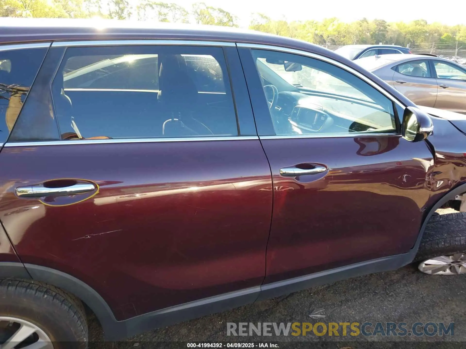 13 Photograph of a damaged car 5XYPG4A56KG481297 KIA SORENTO 2019