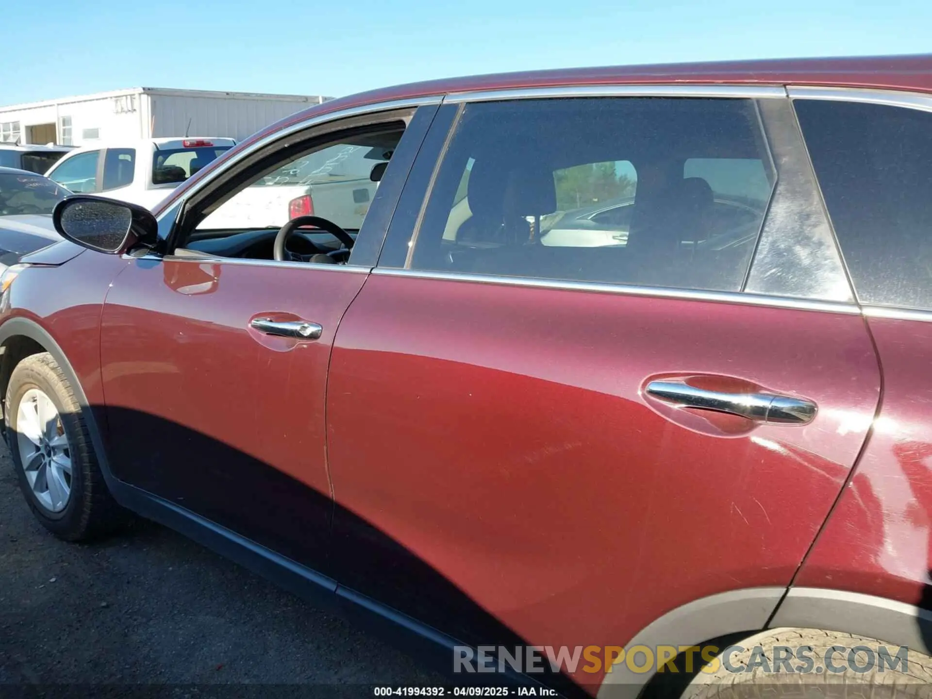 14 Photograph of a damaged car 5XYPG4A56KG481297 KIA SORENTO 2019