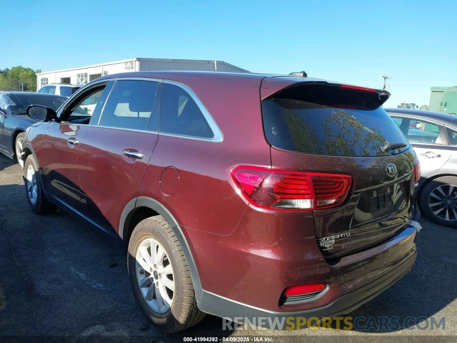3 Photograph of a damaged car 5XYPG4A56KG481297 KIA SORENTO 2019