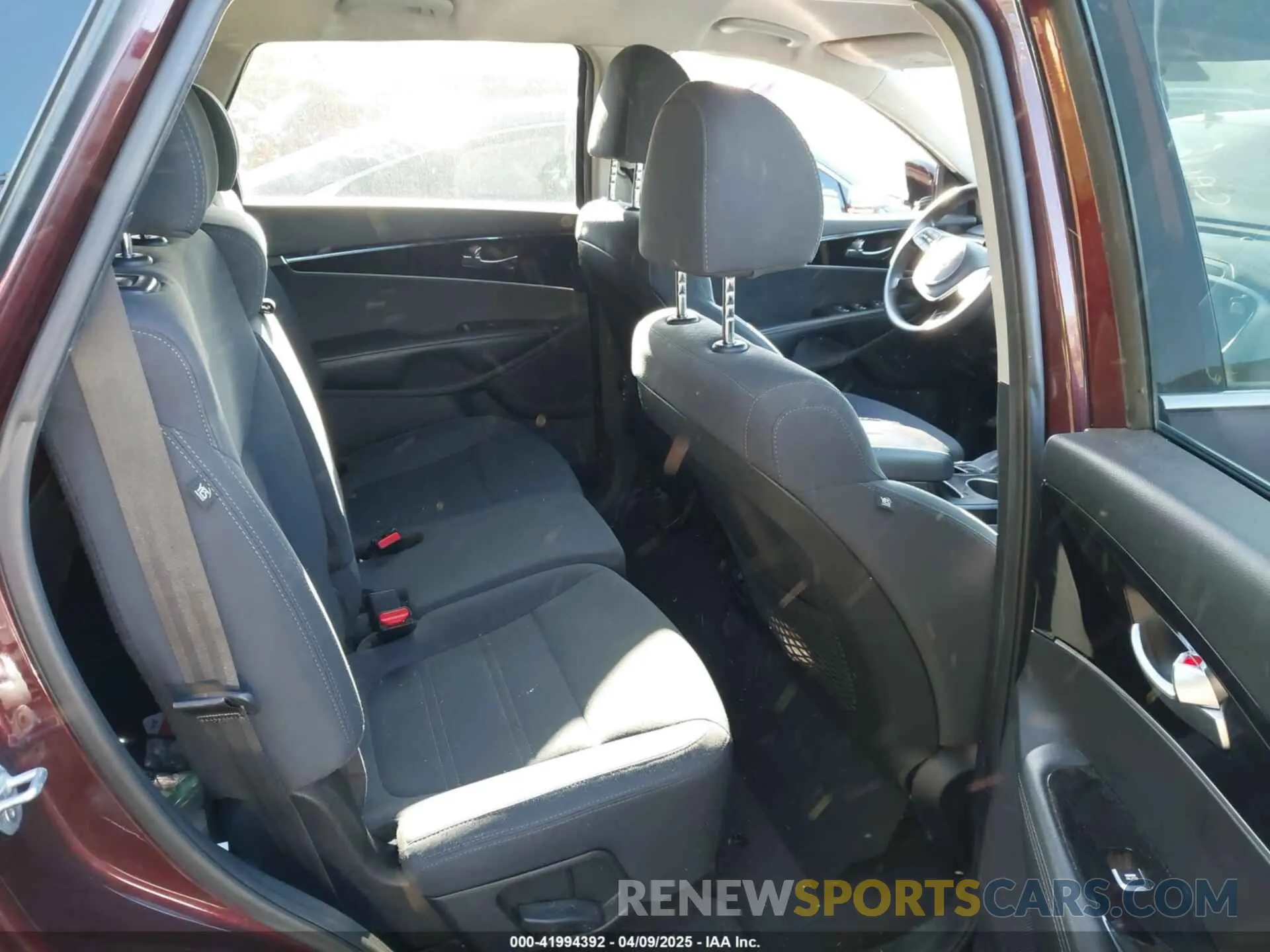 8 Photograph of a damaged car 5XYPG4A56KG481297 KIA SORENTO 2019