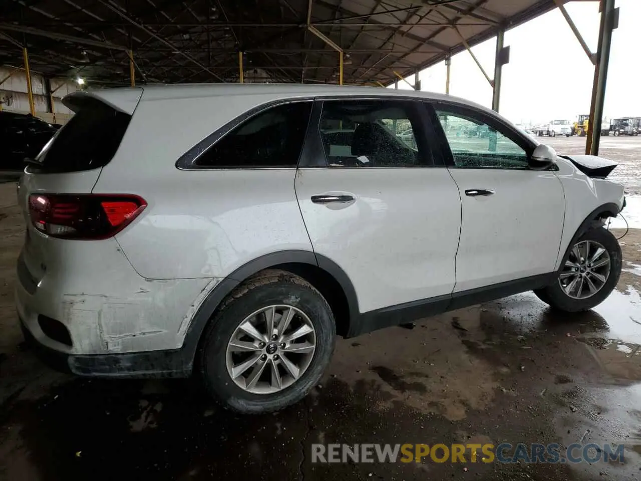 3 Photograph of a damaged car 5XYPG4A56KG481879 KIA SORENTO 2019
