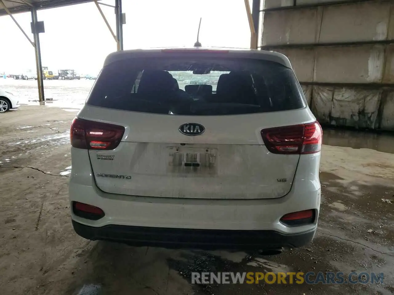 6 Photograph of a damaged car 5XYPG4A56KG481879 KIA SORENTO 2019