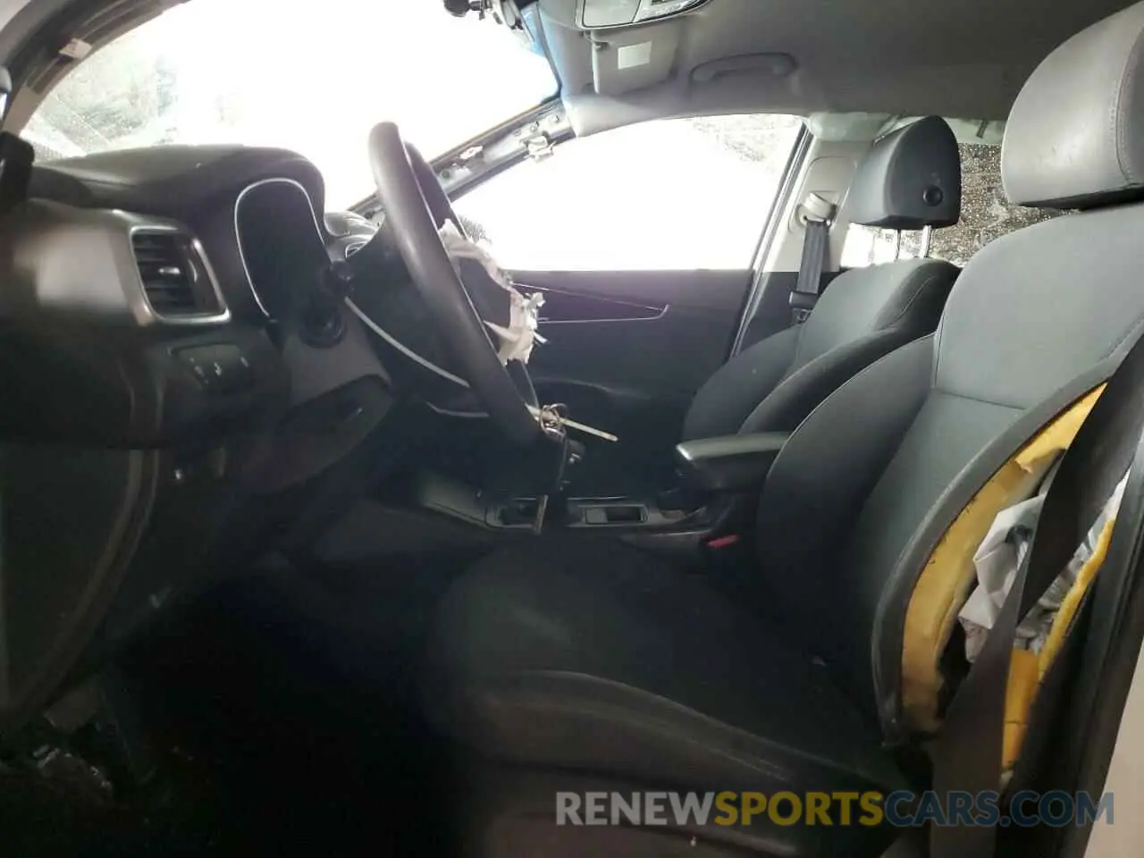 7 Photograph of a damaged car 5XYPG4A56KG481879 KIA SORENTO 2019