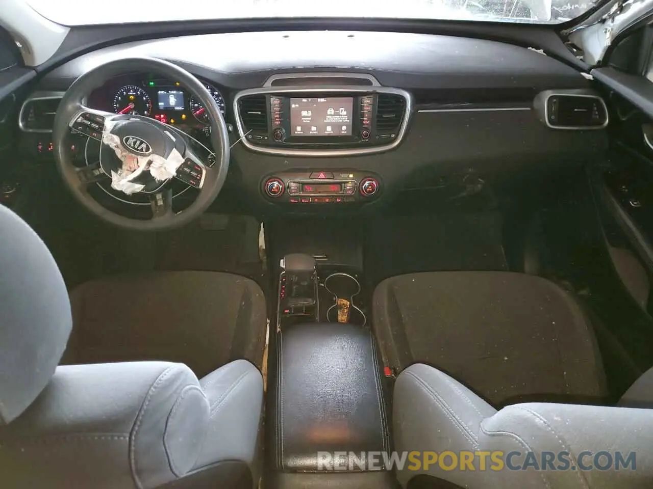 8 Photograph of a damaged car 5XYPG4A56KG481879 KIA SORENTO 2019
