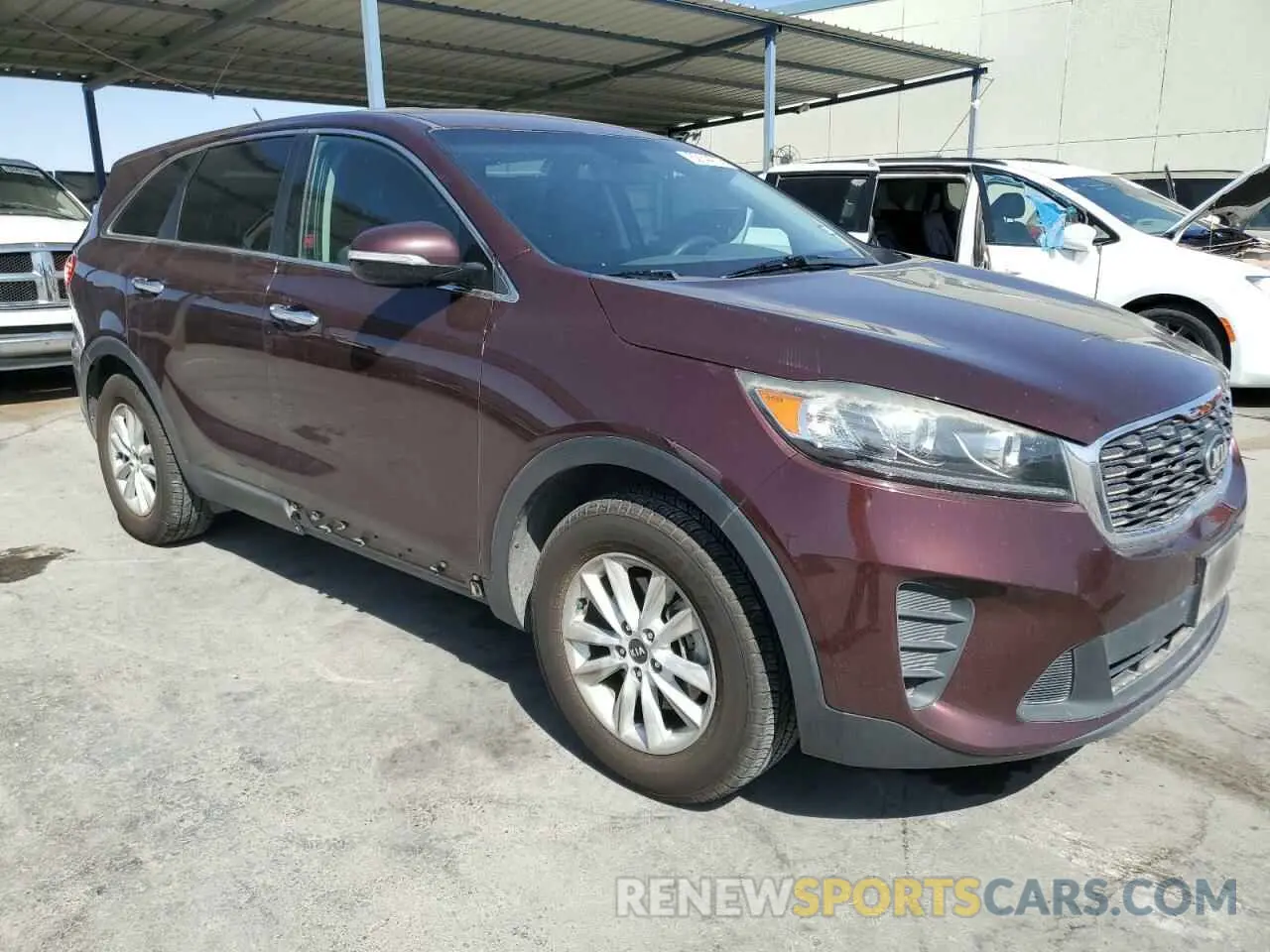 4 Photograph of a damaged car 5XYPG4A56KG490615 KIA SORENTO 2019