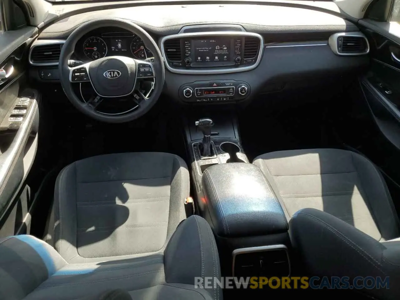 8 Photograph of a damaged car 5XYPG4A56KG490615 KIA SORENTO 2019