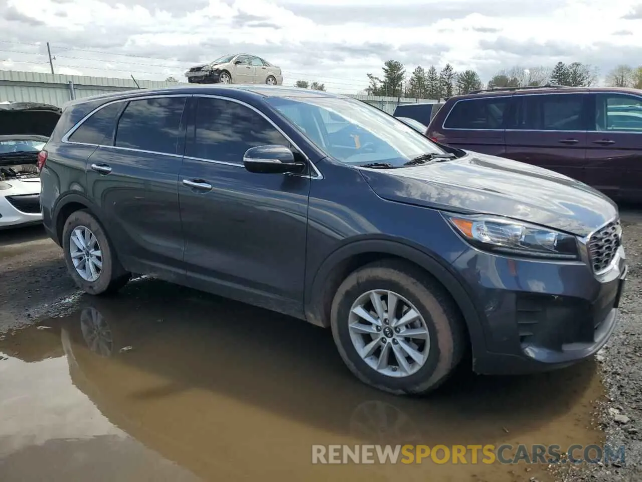 4 Photograph of a damaged car 5XYPG4A56KG490775 KIA SORENTO 2019