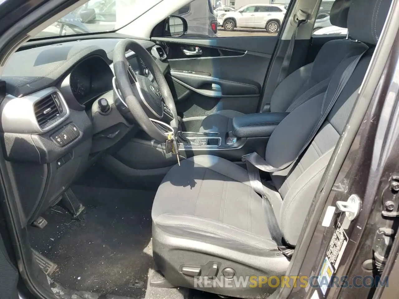 7 Photograph of a damaged car 5XYPG4A56KG490775 KIA SORENTO 2019