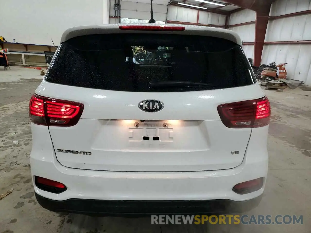 6 Photograph of a damaged car 5XYPG4A56KG558427 KIA SORENTO 2019