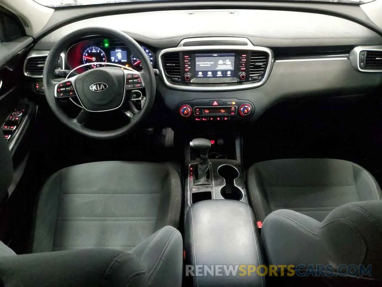 8 Photograph of a damaged car 5XYPG4A56KG558427 KIA SORENTO 2019