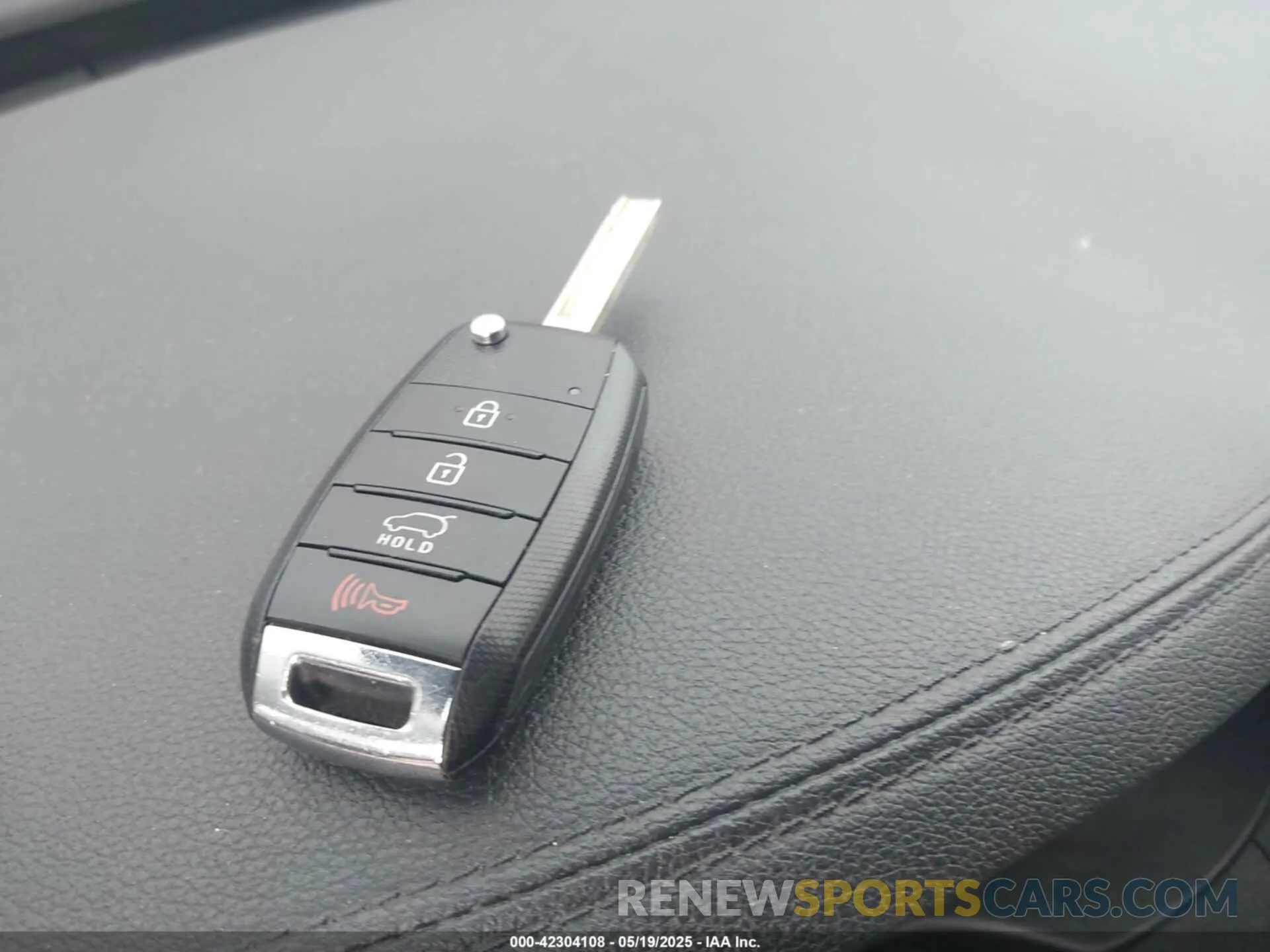 11 Photograph of a damaged car 5XYPG4A56KG598555 KIA SORENTO 2019