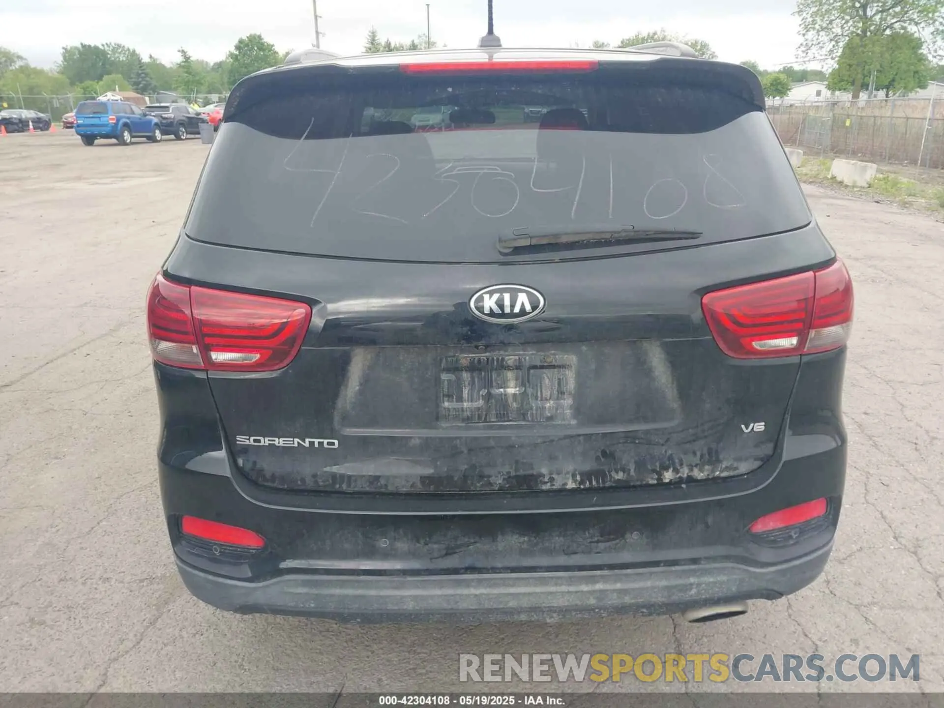 16 Photograph of a damaged car 5XYPG4A56KG598555 KIA SORENTO 2019