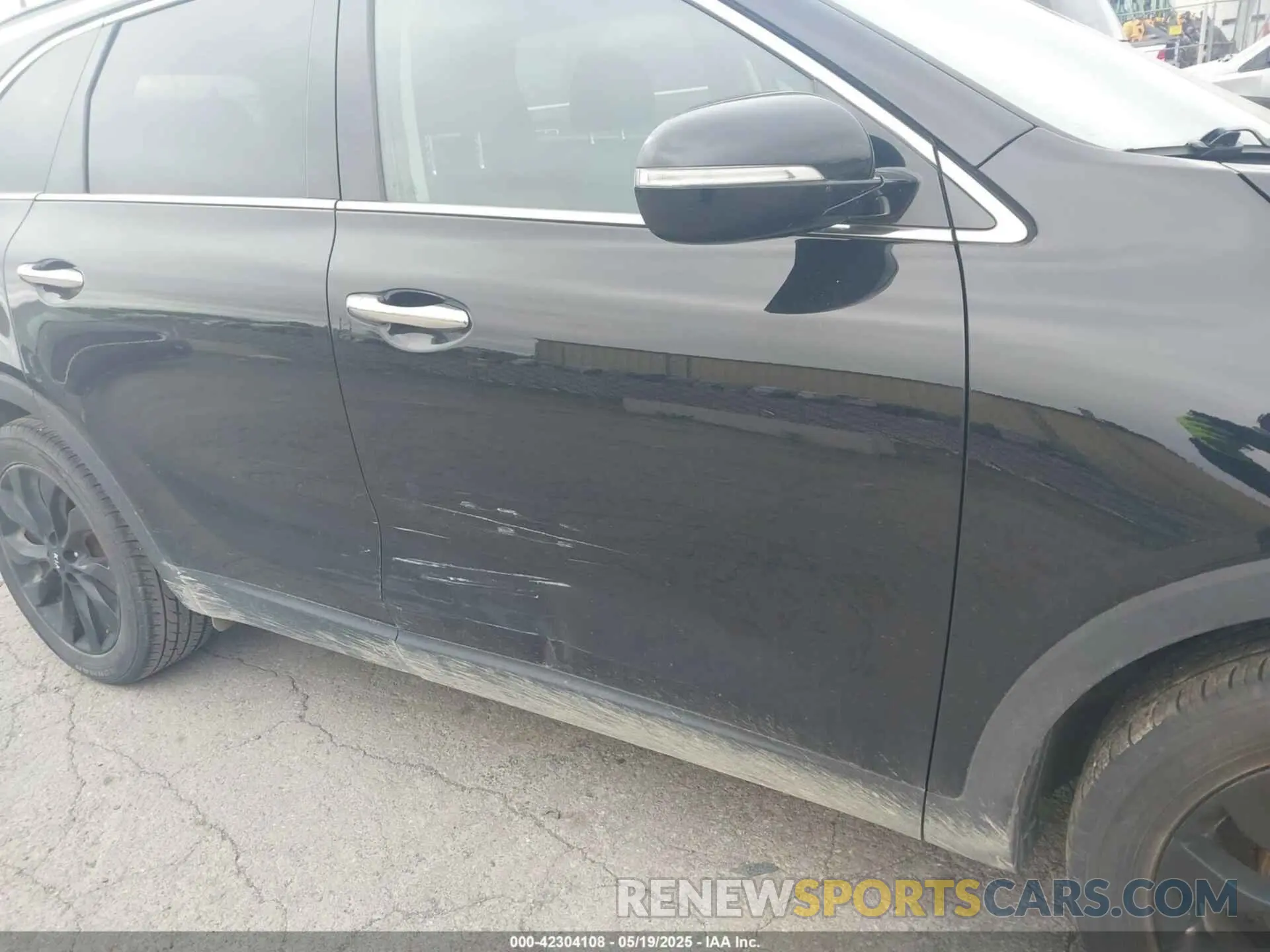 6 Photograph of a damaged car 5XYPG4A56KG598555 KIA SORENTO 2019
