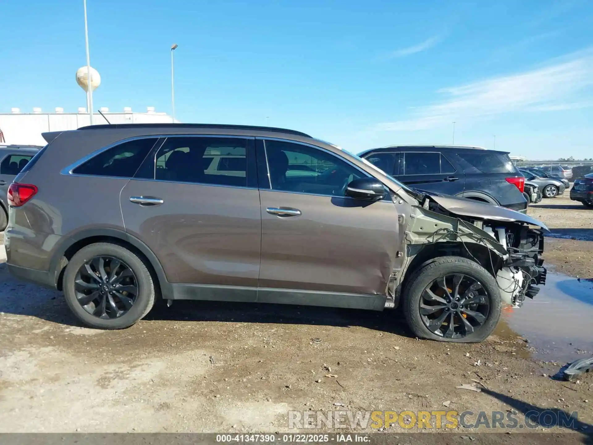 14 Photograph of a damaged car 5XYPG4A56KG600188 KIA SORENTO 2019