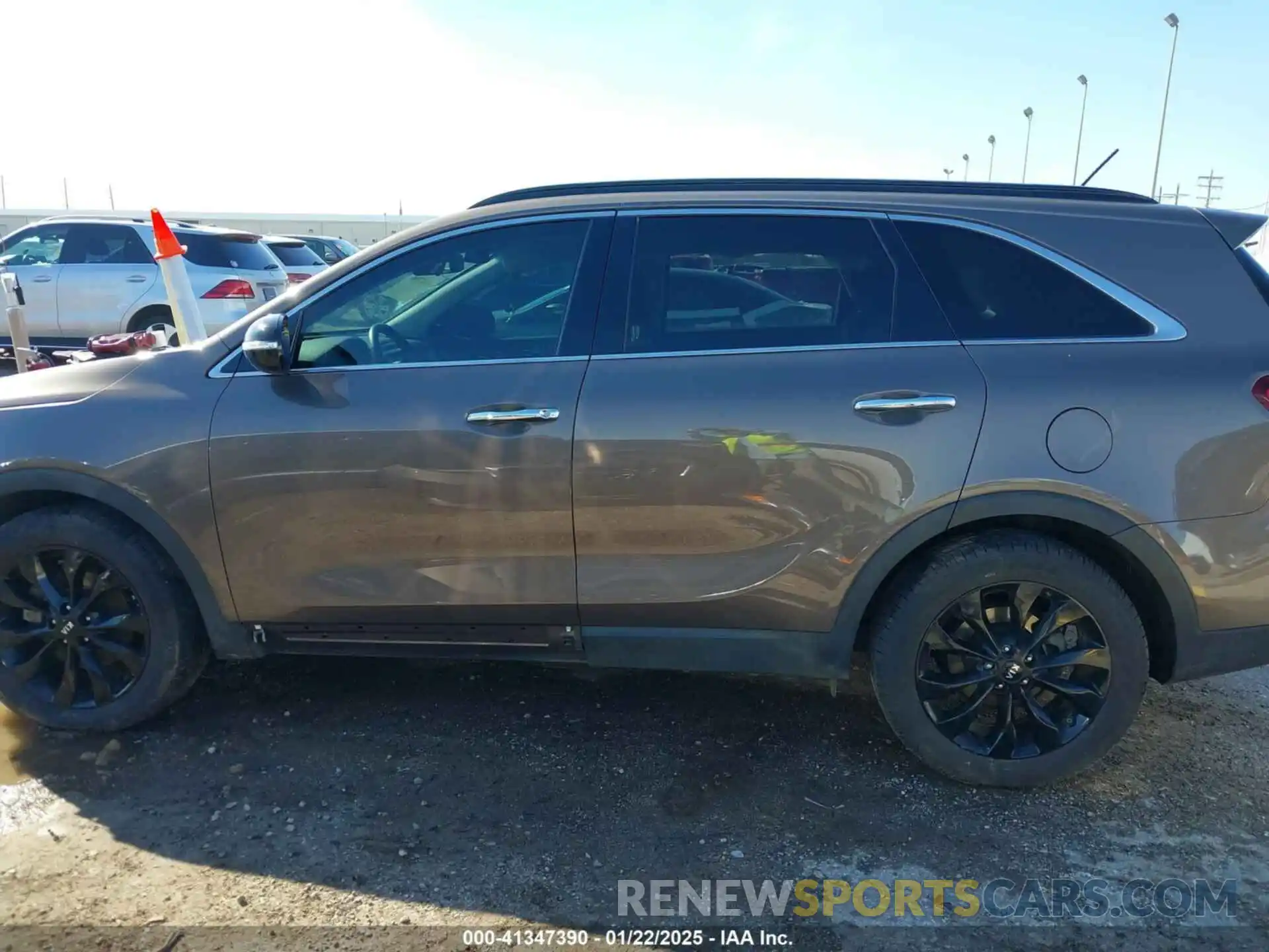 15 Photograph of a damaged car 5XYPG4A56KG600188 KIA SORENTO 2019