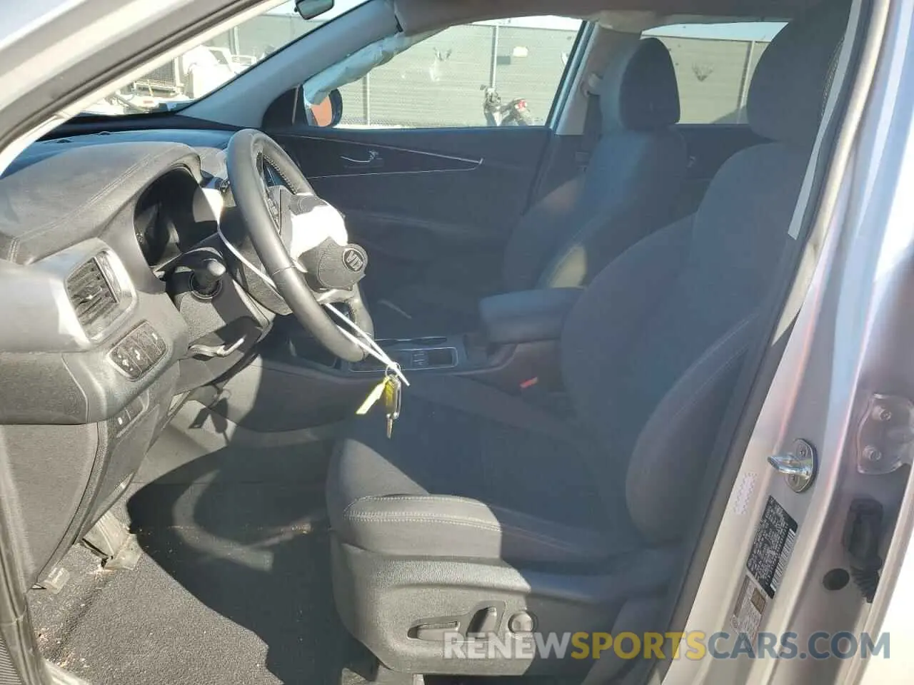 7 Photograph of a damaged car 5XYPG4A56KG600644 KIA SORENTO 2019