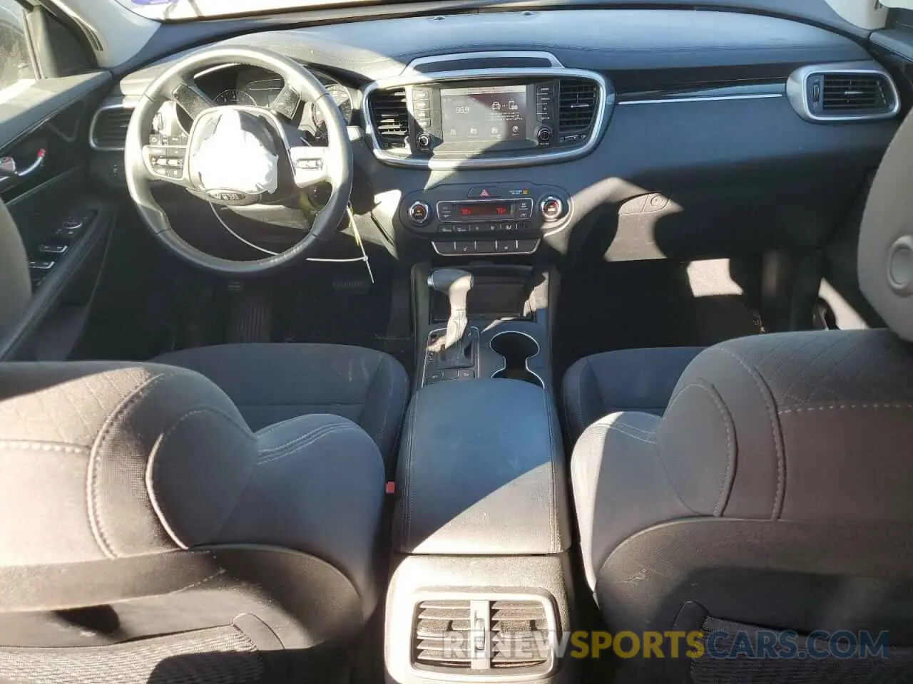 8 Photograph of a damaged car 5XYPG4A56KG600644 KIA SORENTO 2019