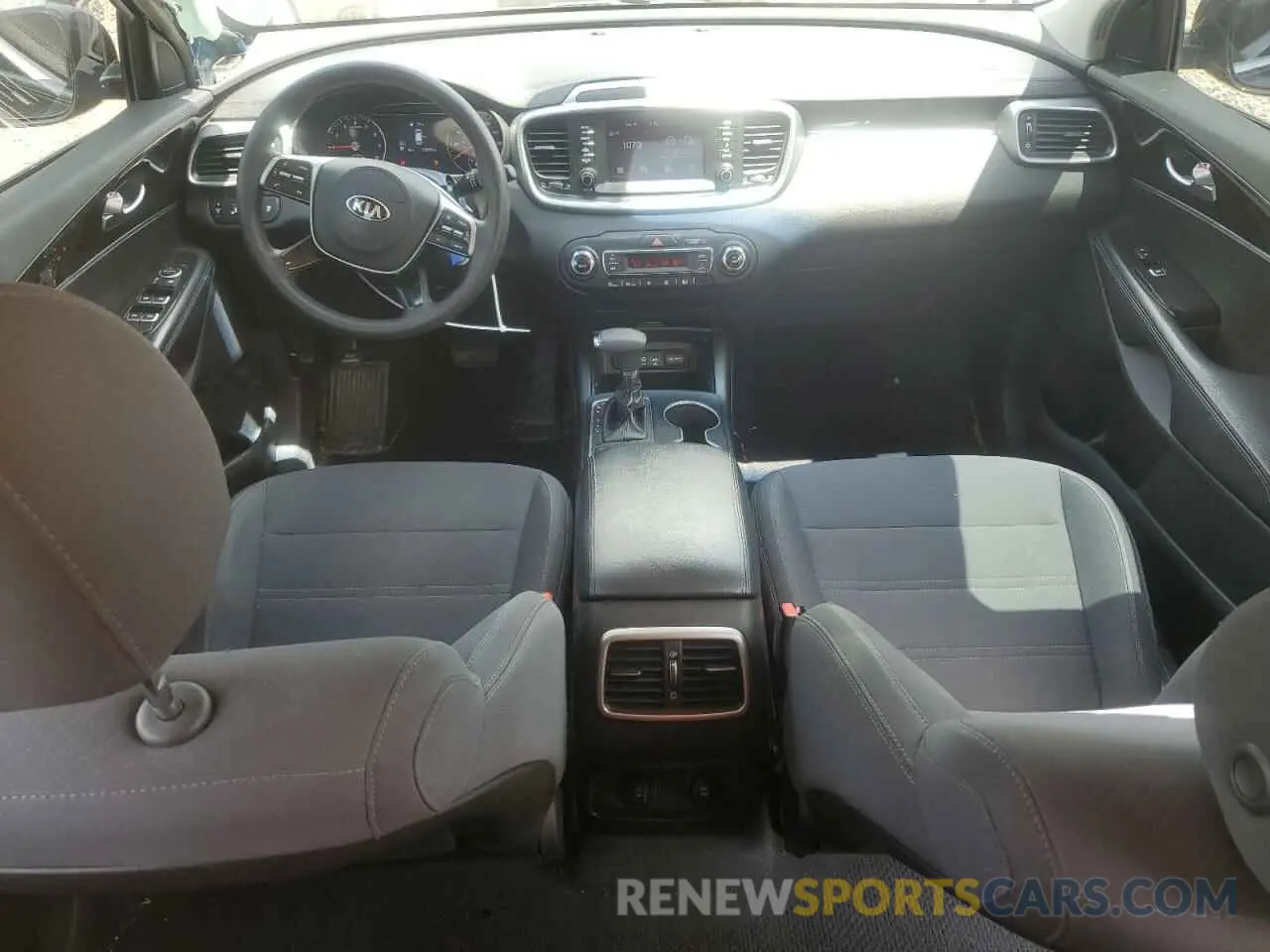 8 Photograph of a damaged car 5XYPG4A57KG462354 KIA SORENTO 2019